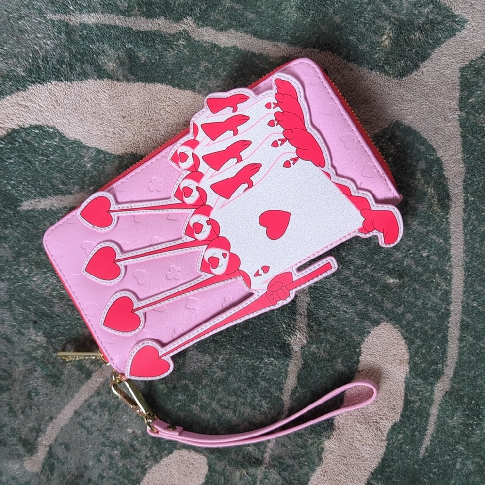 NWOT ❤️ DISNEY X LOUNGEFLY ALICE IN WONDERLAND QUEEN OF HEARTS CARDS WRISTLET